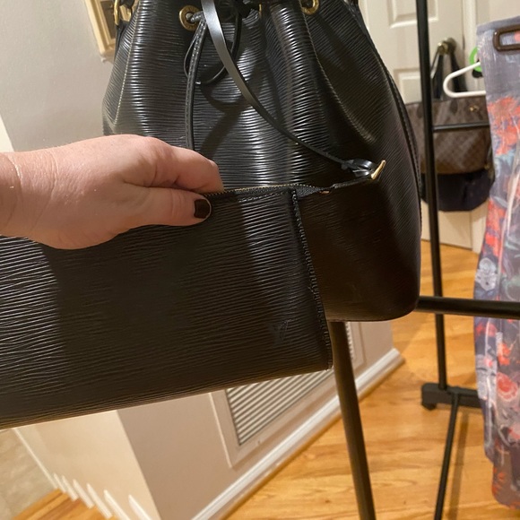 Authentic Vintage Black Epi Leather Drawstring Shoulder Purse - Picture 2 of 15